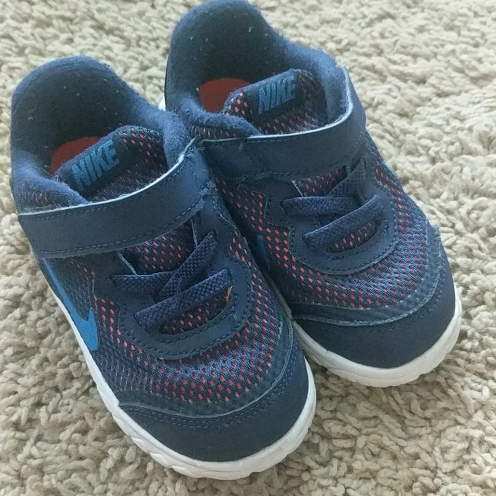 Nike toddler boy sneakers | Sz 7